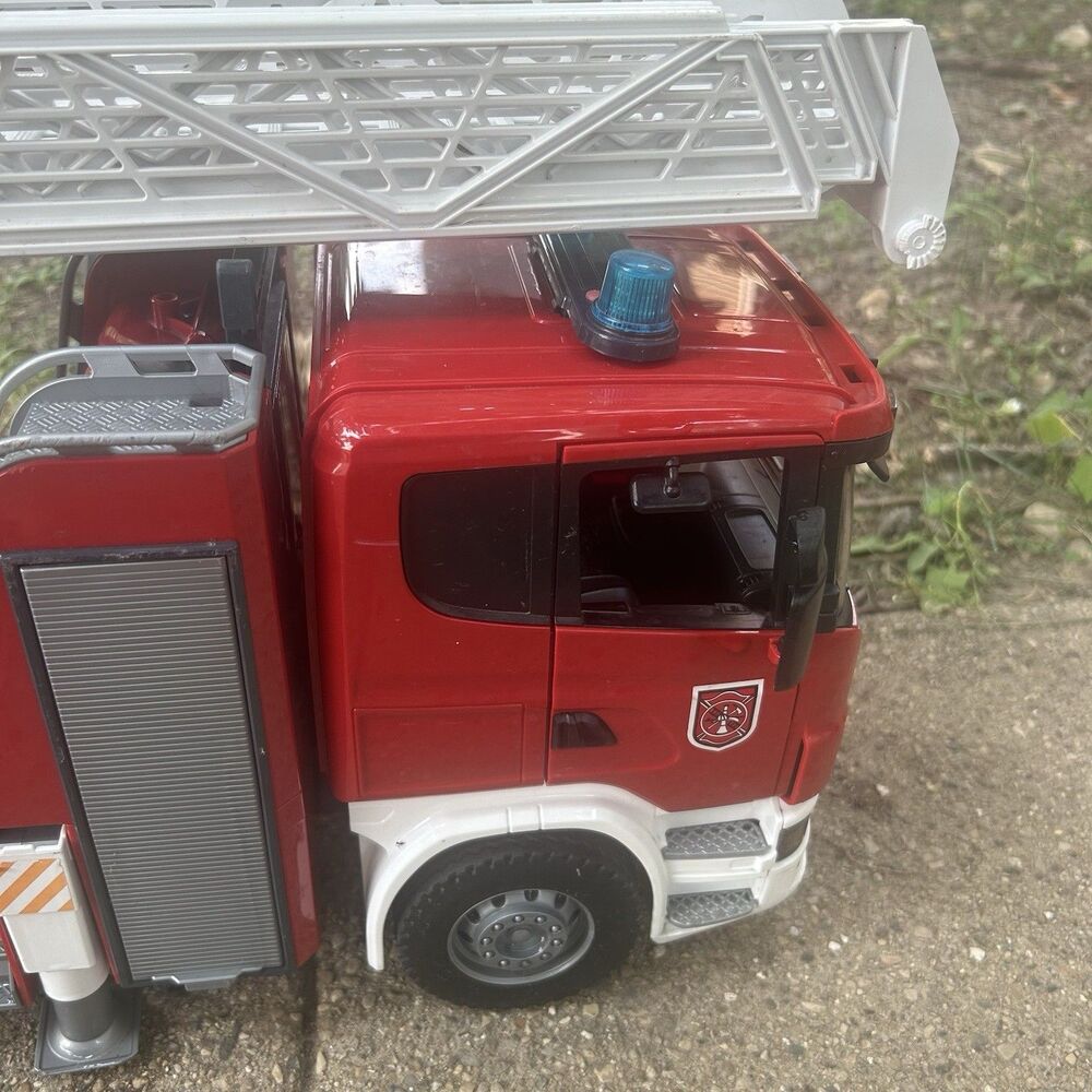Bruder Scania Fire Engine Ladder Rescue Truck Toy 1/16 Made in Germany - Picture 3 of 15